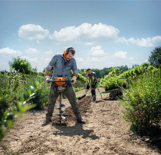 PETROL DRIVEN EARTH AUGER