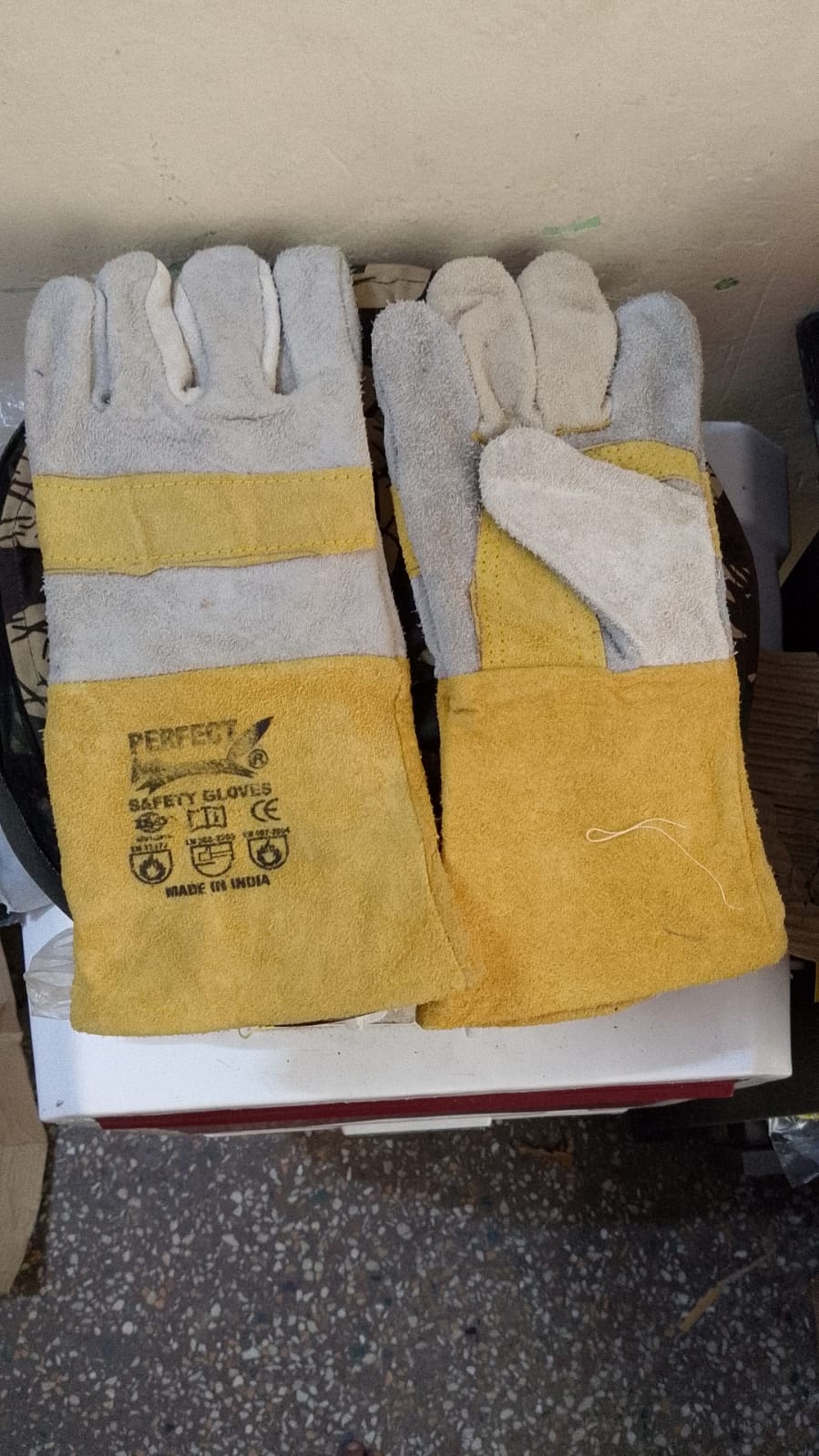 Bee Veil with Leather Gloves